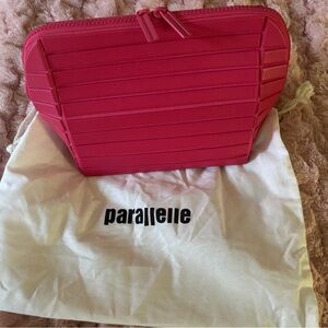 Parallelle Medium Make Up Bag in Tart